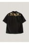 Camisa de manga curta bordada Vegas preta | YMC feminina