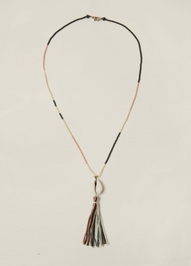  Collier long à pompon et perles Diani rose | YMC pour hommes